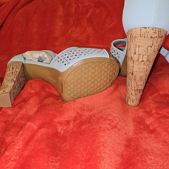 Bamboo Women's Blue Peep Toe Heels - Picture 3 of 5